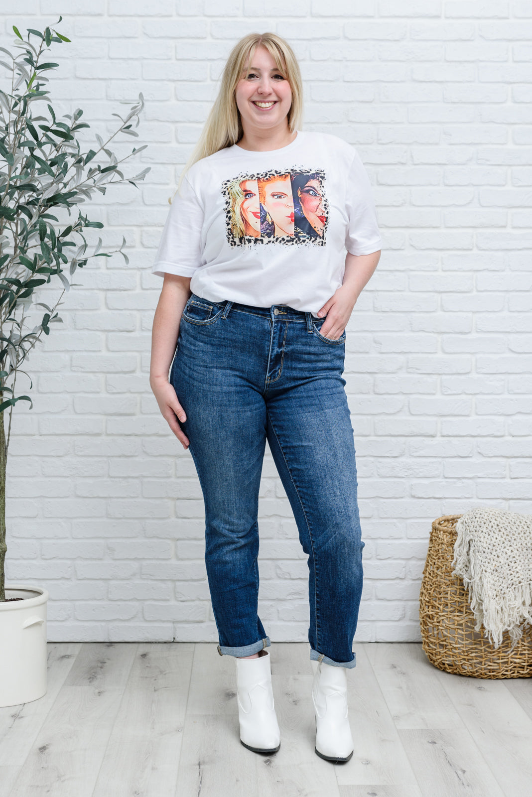 London Midrise Cuffed Boyfriend Jeans (1/25)