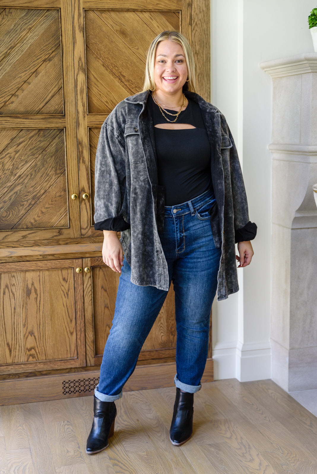 London Midrise Cuffed Boyfriend Jeans (1/25)