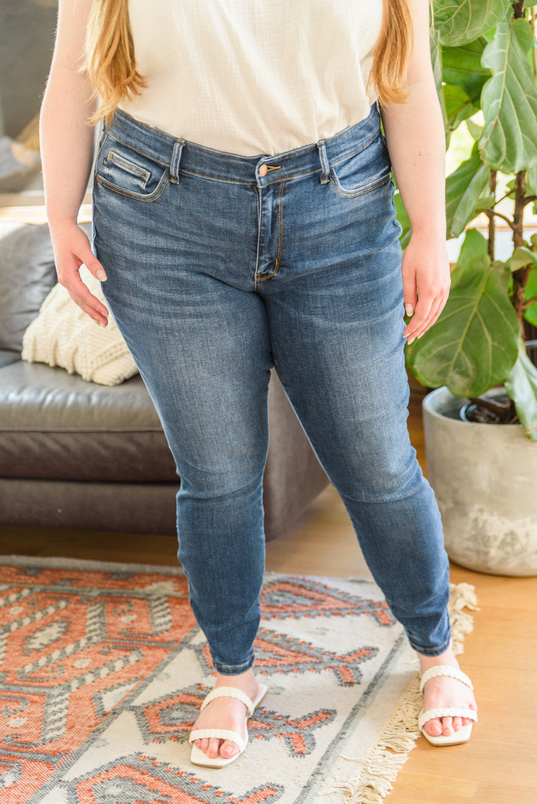 Mid-Rise Skinny Jeans (24W)