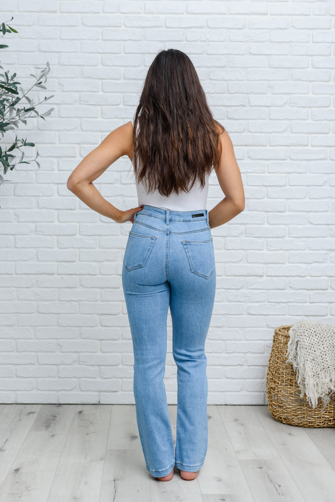 Rylee 90s High Rise Straight Leg Jeans (3/26)