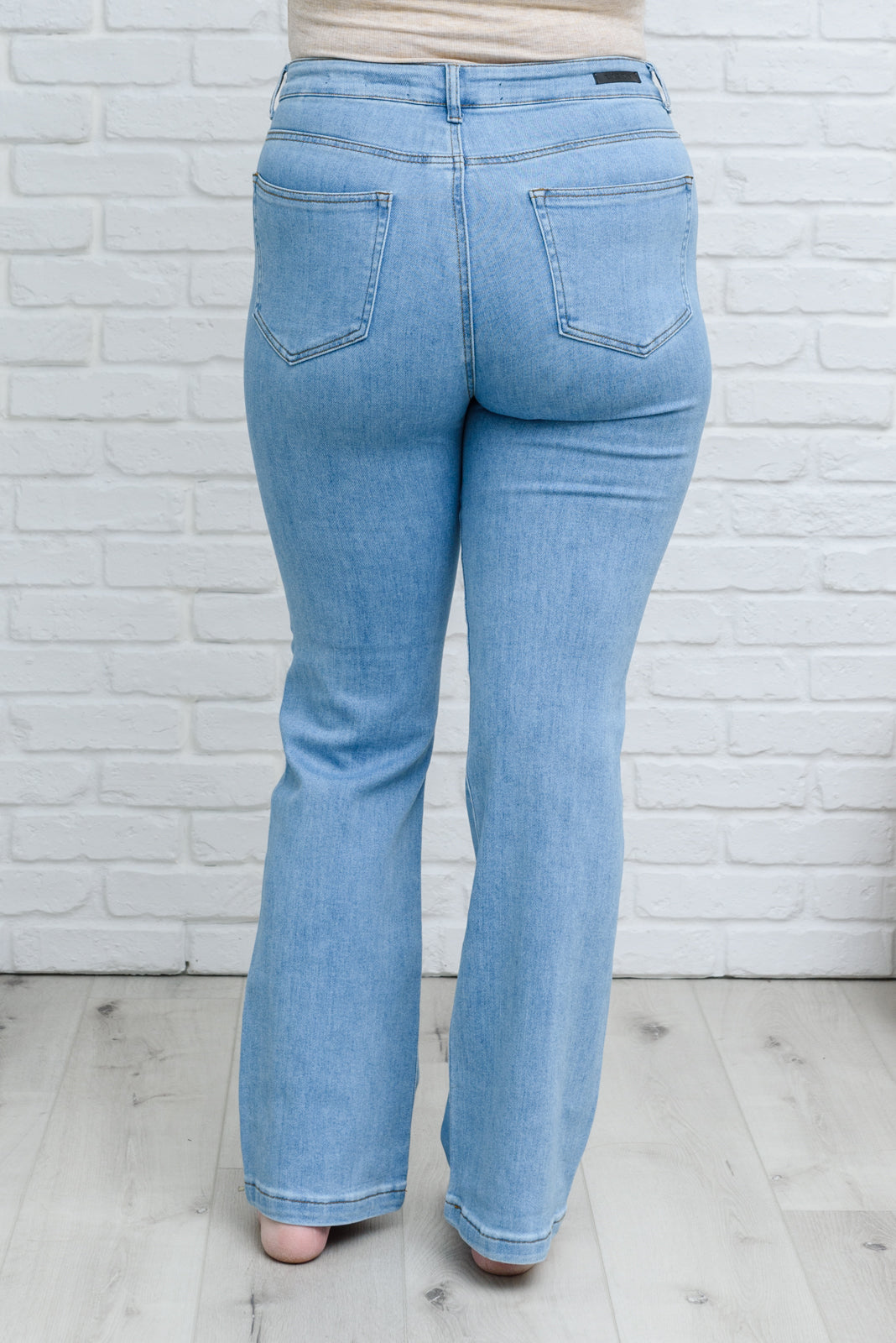 Rylee 90s High Rise Straight Leg Jeans (3/26)