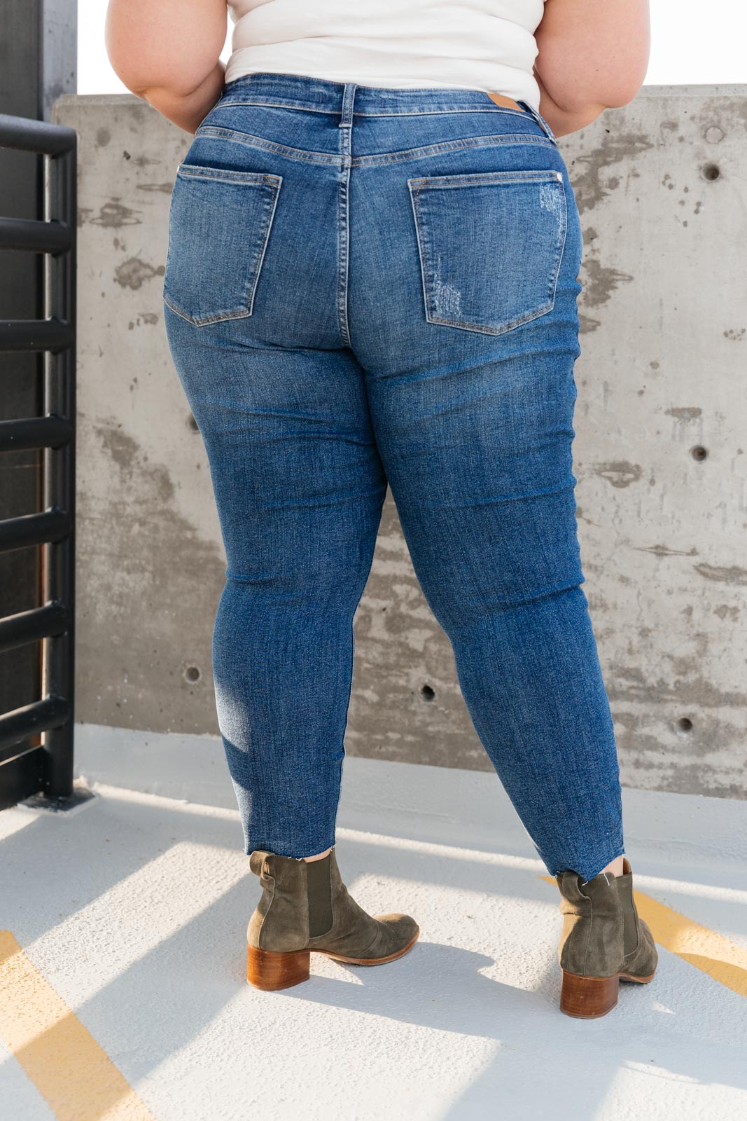 Vintage Indigo Cropped Skinny Jeans (15/32)