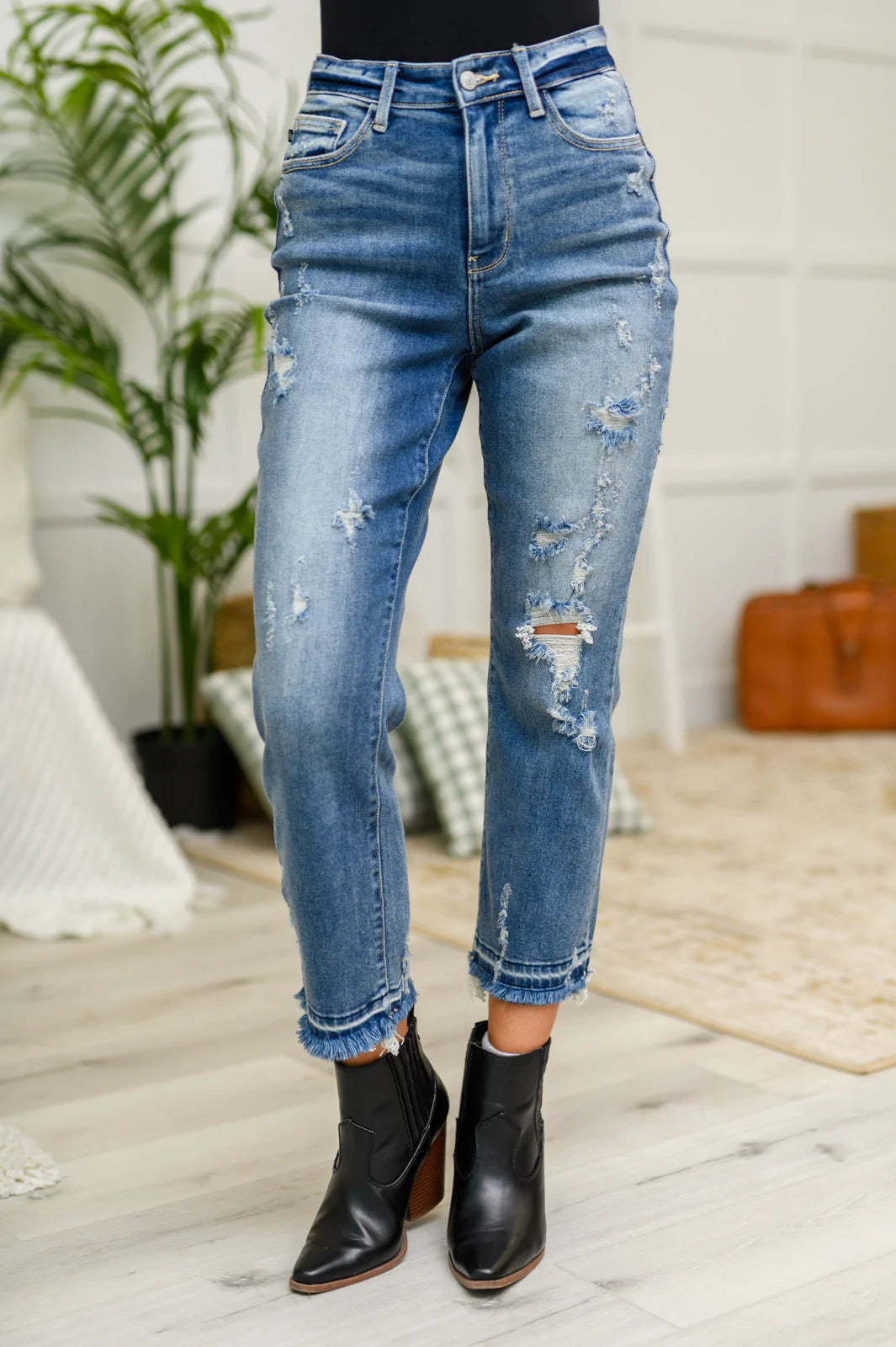 Harley Distressed Ankle Hem Jeans (22,24)