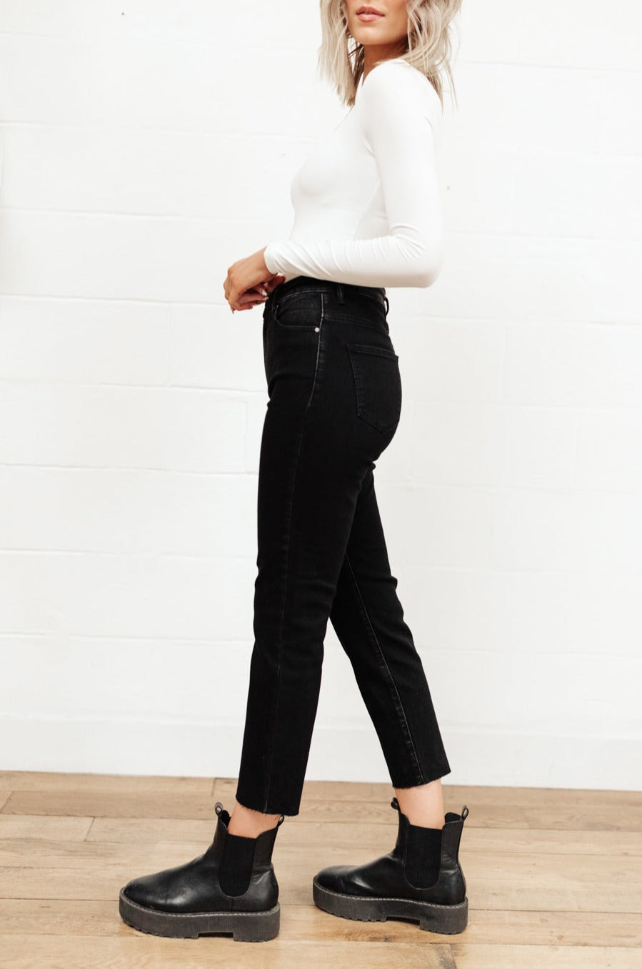 High Waist Mom Fit Jeans In Black (3,5)