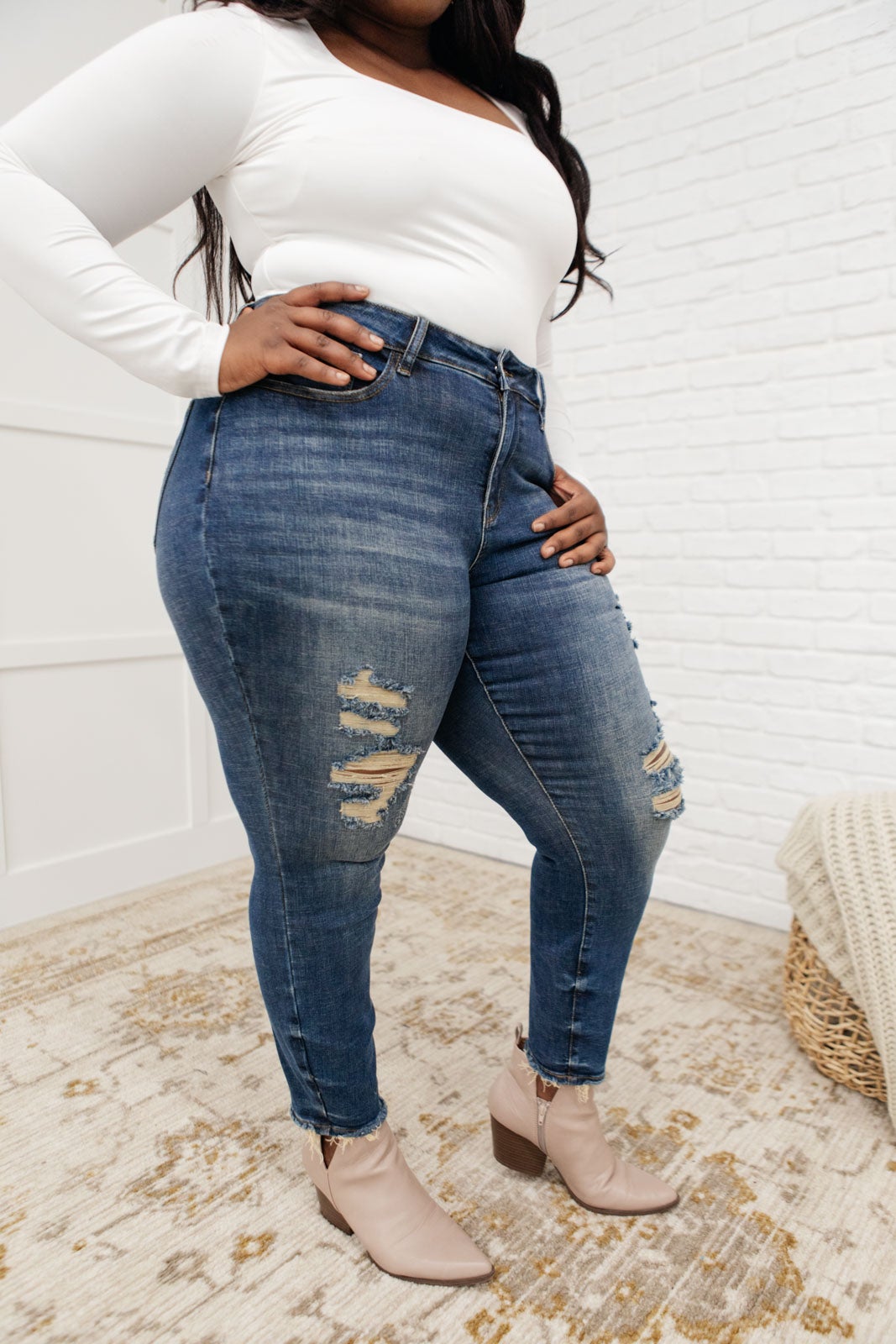Mid-Rise Destroyed Relaxed Fit Jeans (0,1,24)