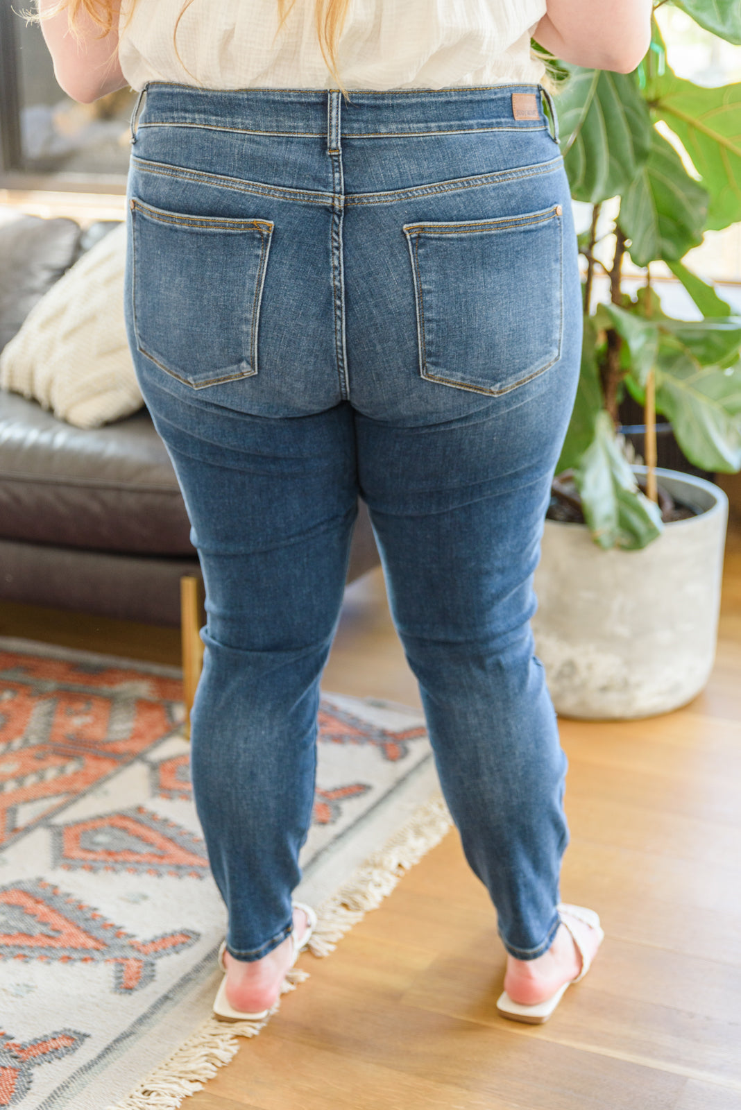 Mid-Rise Skinny Jeans (24W)
